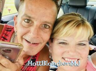 HottBlondienMJ Hairy old snatch